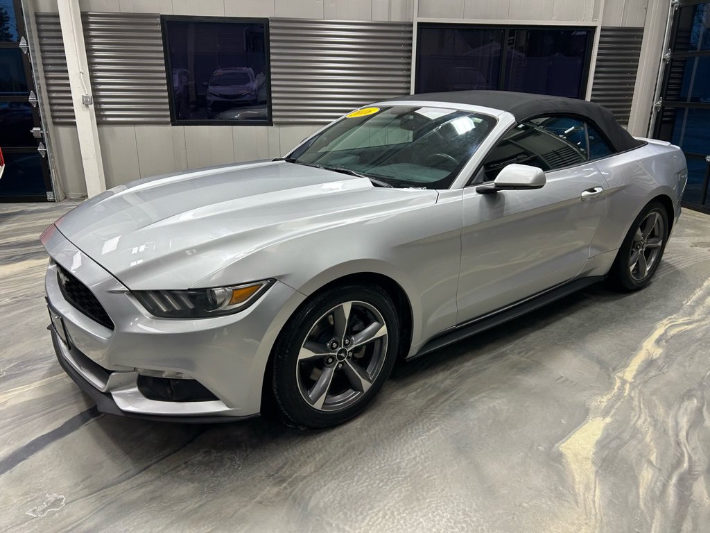 Used 2016 Ford Mustang Convertible w/ Equipment Group 051A RWD image 29