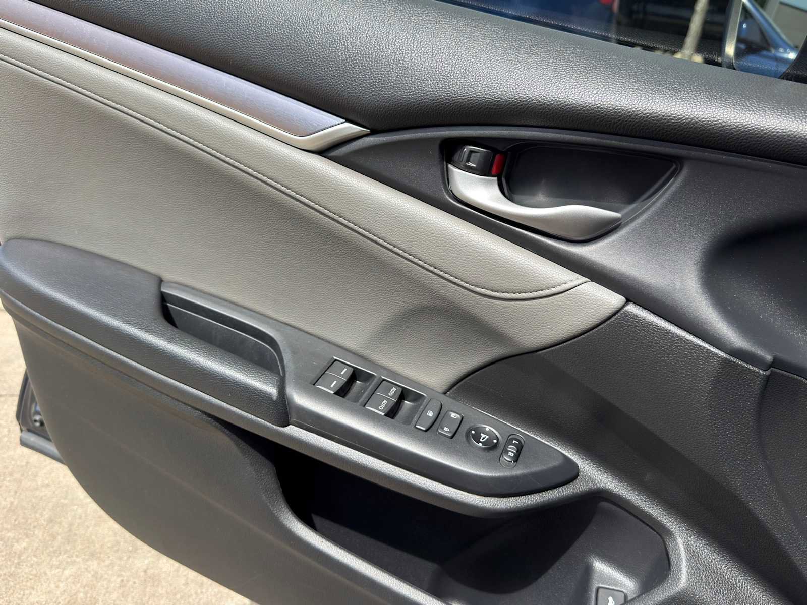 Used 2017 Honda Civic Touring image 23