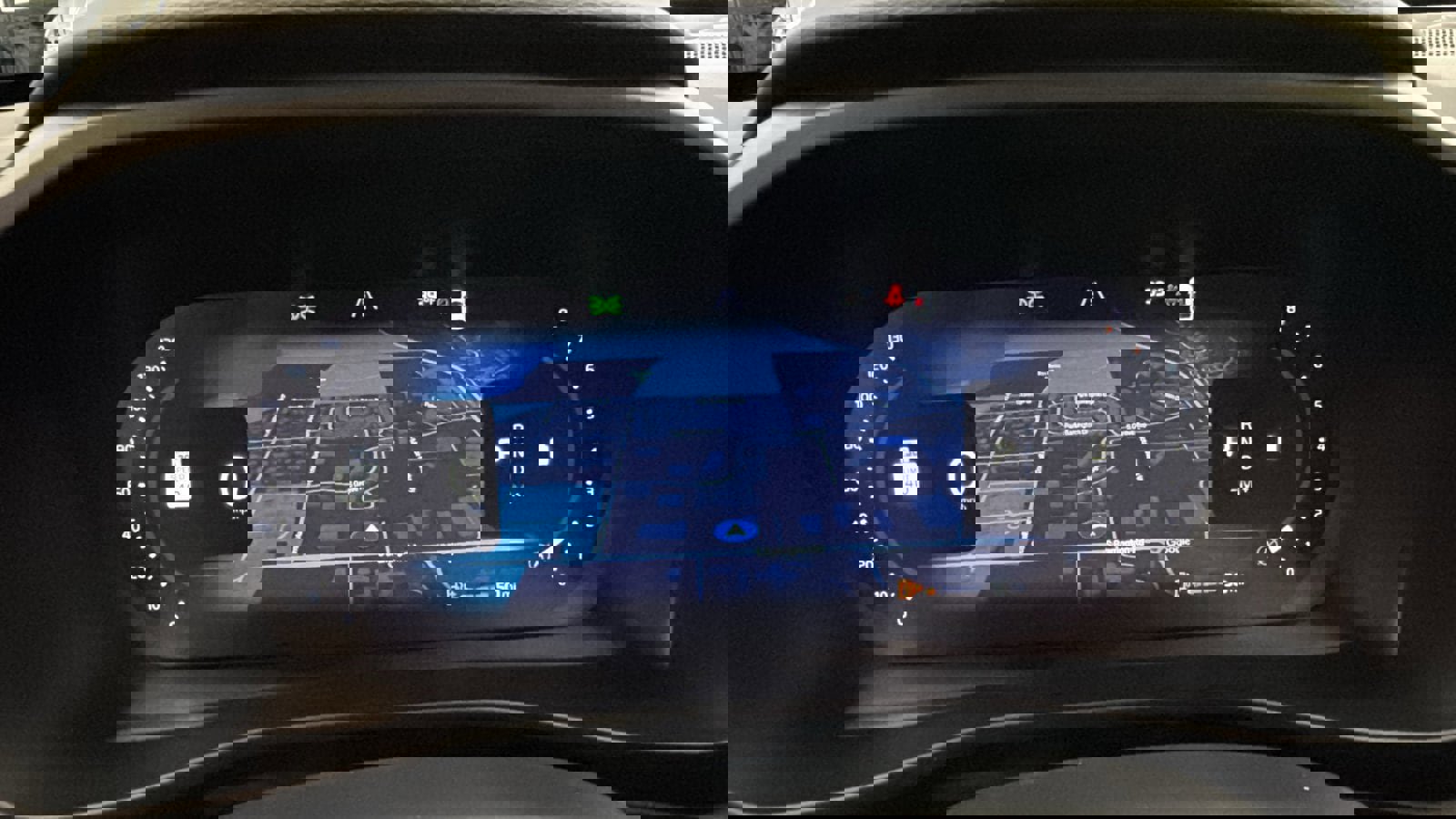 Used 2026 Volvo XC40 B4 Plus w/ Climate Package image 15