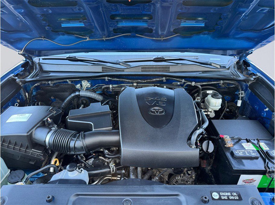 Used 2016 Toyota Tacoma TRD Sport w/ Towing Package RWD image 9