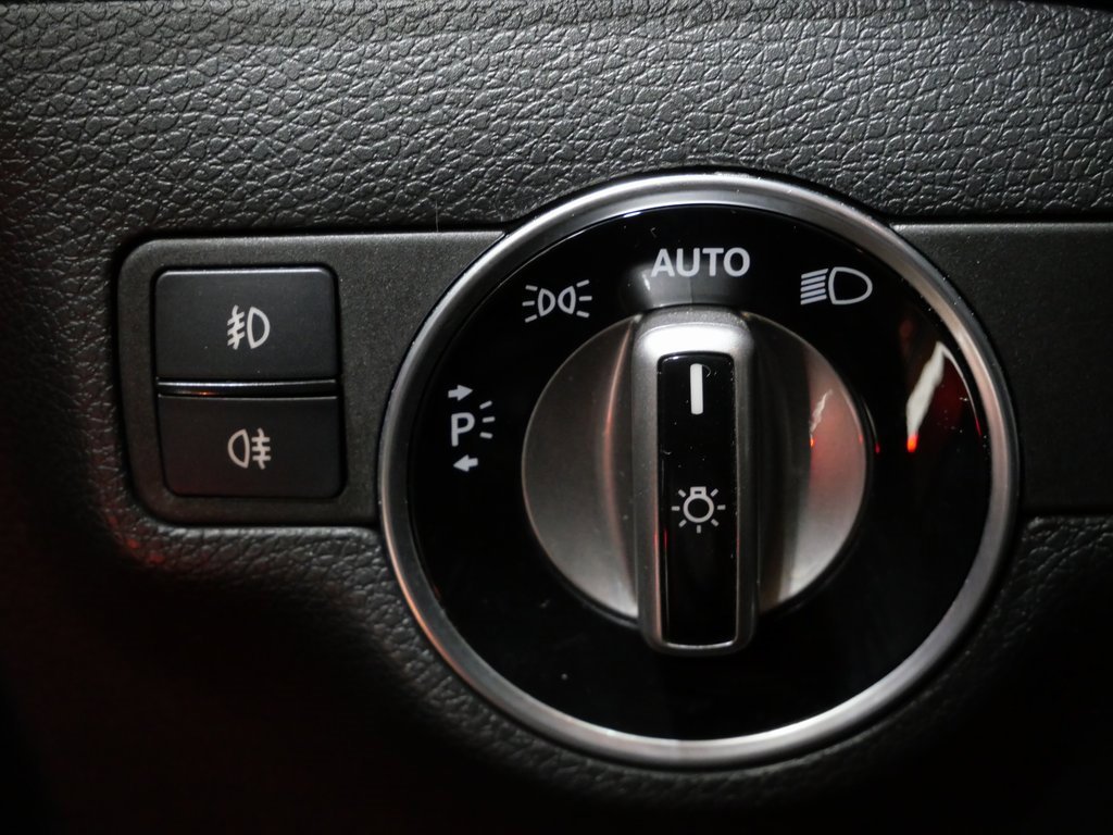 Used 2019 Mercedes-Benz GLA 250 4MATIC image 16