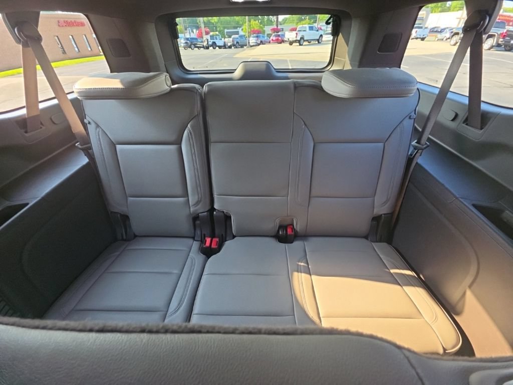 Certified 2023 GMC Yukon XL SLT w/ SLT Premium Package AWD/4WD image 24