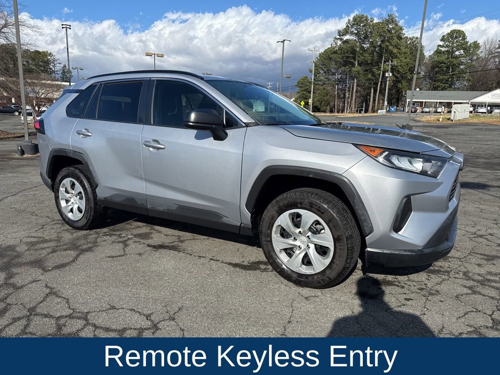 Used 2021 Toyota RAV4 LE image 4
