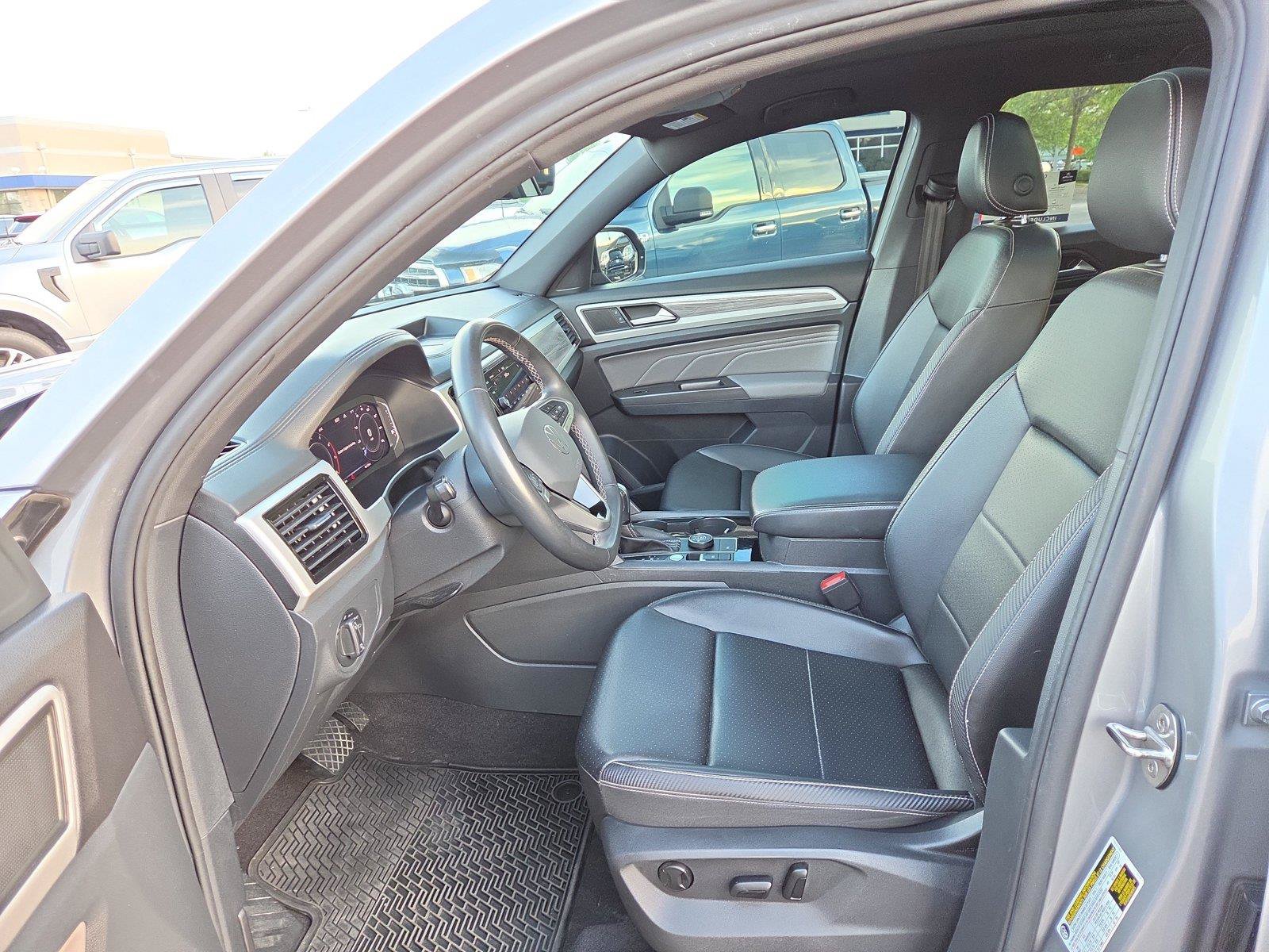 Used 2022 Volkswagen Atlas Cross Sport SE w/ Panoramic Sunroof Package AWD/4WD image 19