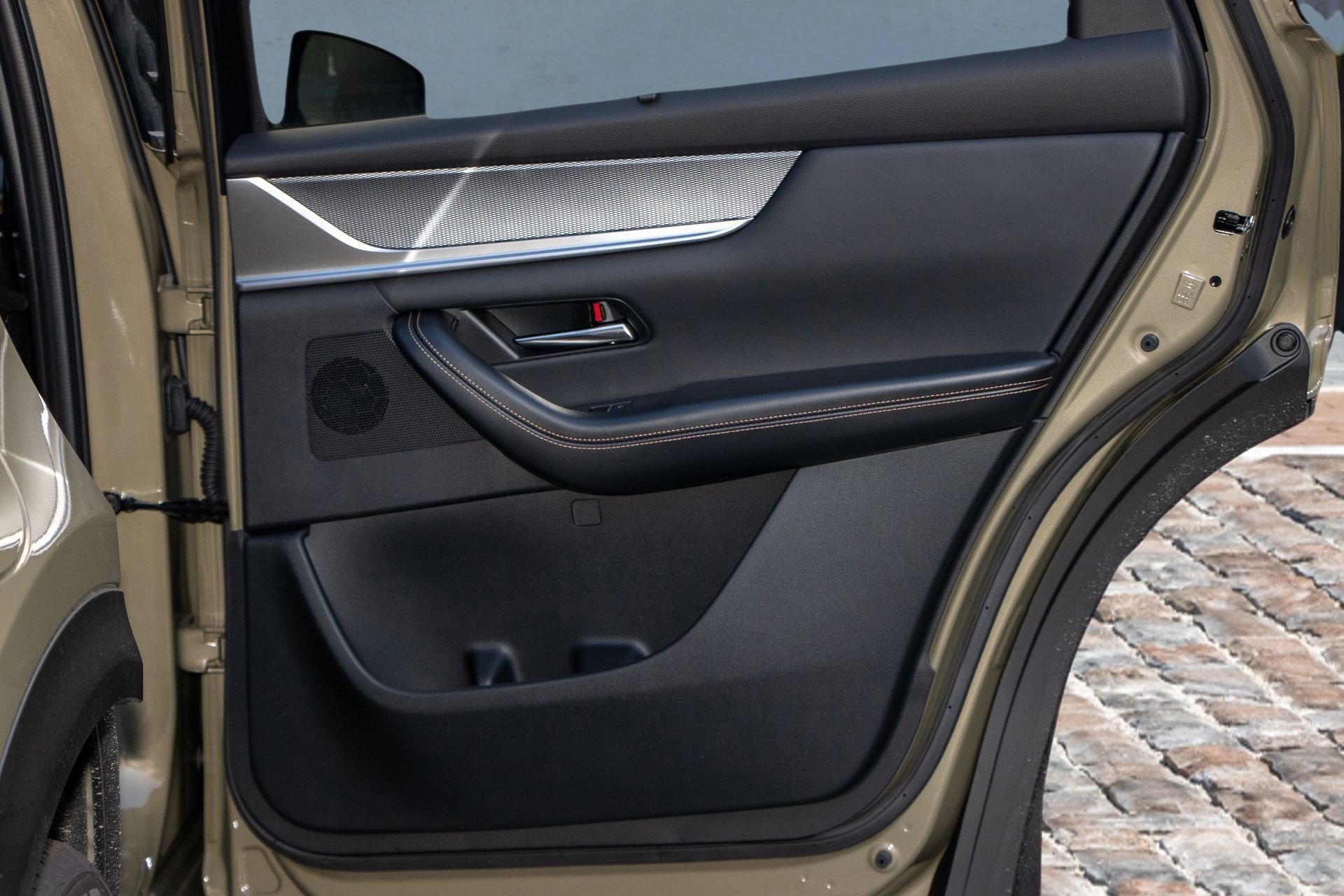 New 2025 MAZDA CX-70 Plug-In Hybrid w/ Premium Plus image 16