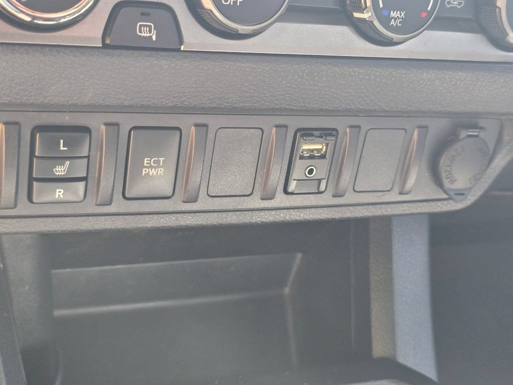 Used 2019 Toyota Tacoma SR5 AWD/4WD image 29