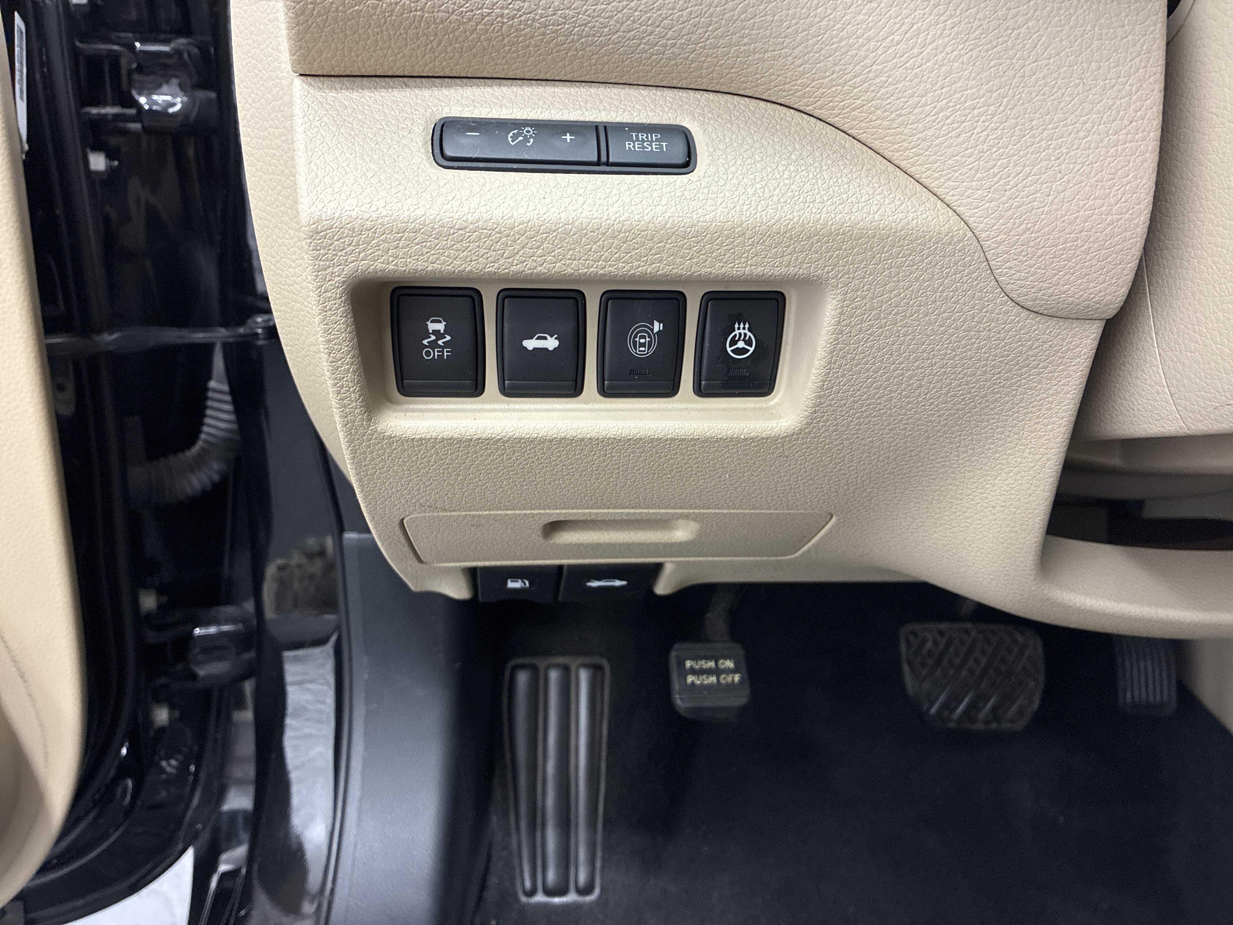 Used 2015 Nissan Altima 3.5 SL FWD image 17
