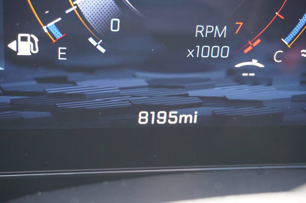 Used 2026 Chevrolet Suburban RST RWD image 9