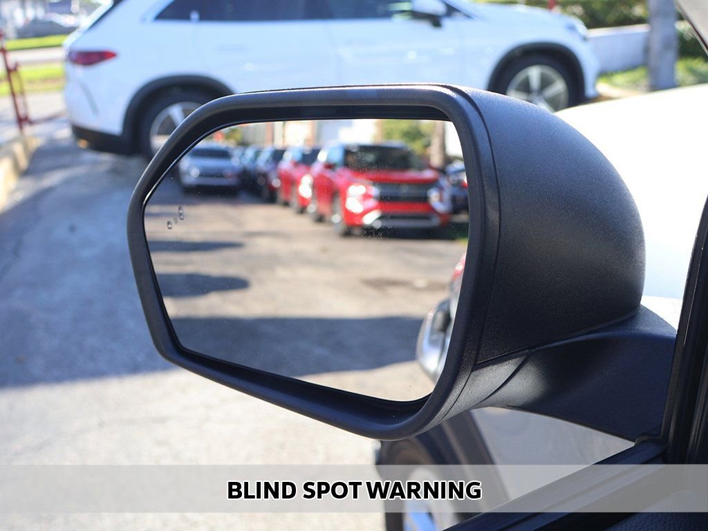 Used 2023 Ford Explorer XLT w/ Equipment Group 202A RWD image 4