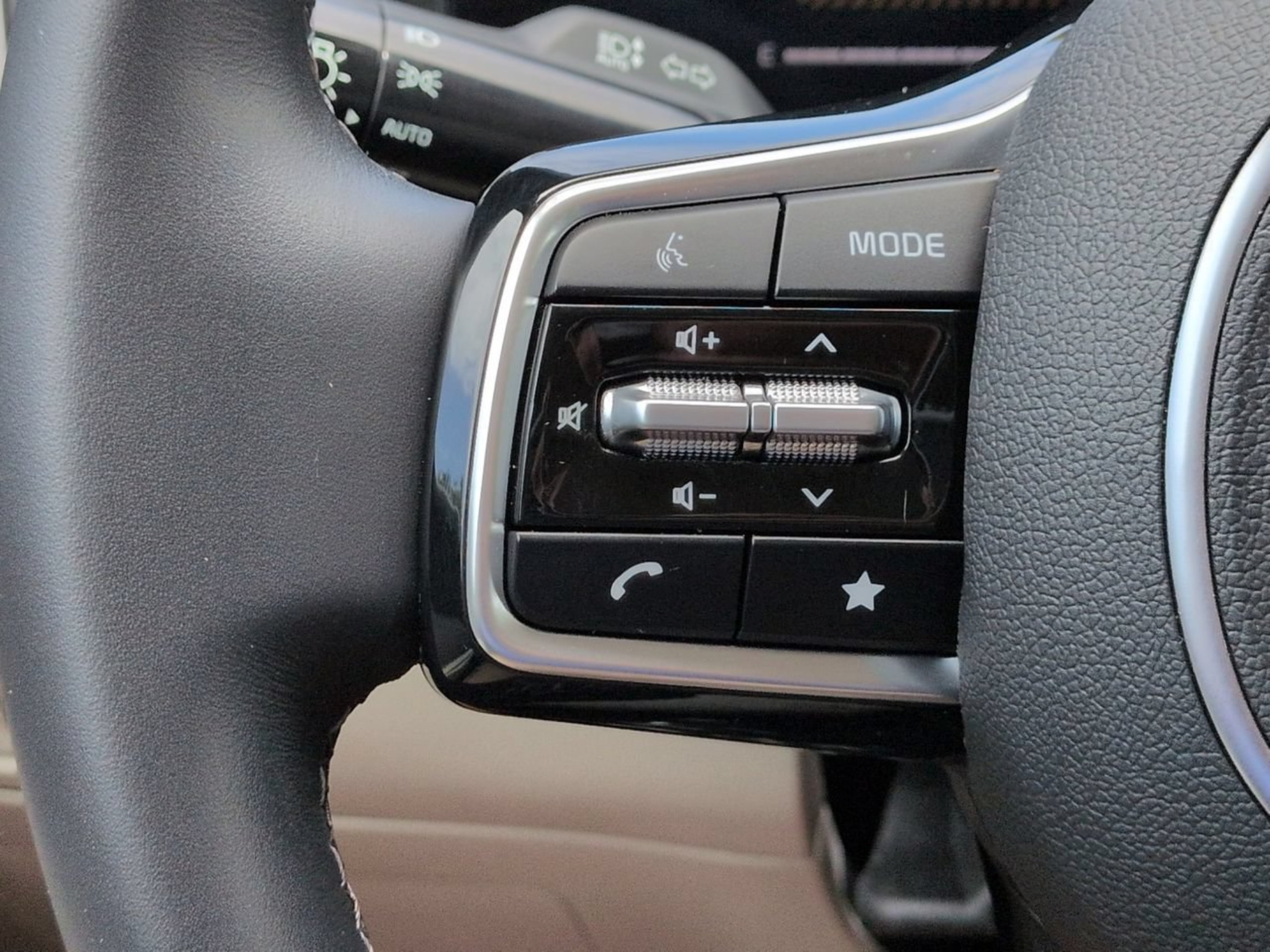 Certified 2025 Kia Sorento S w/ Panoramic Sunroof Package FWD image 32