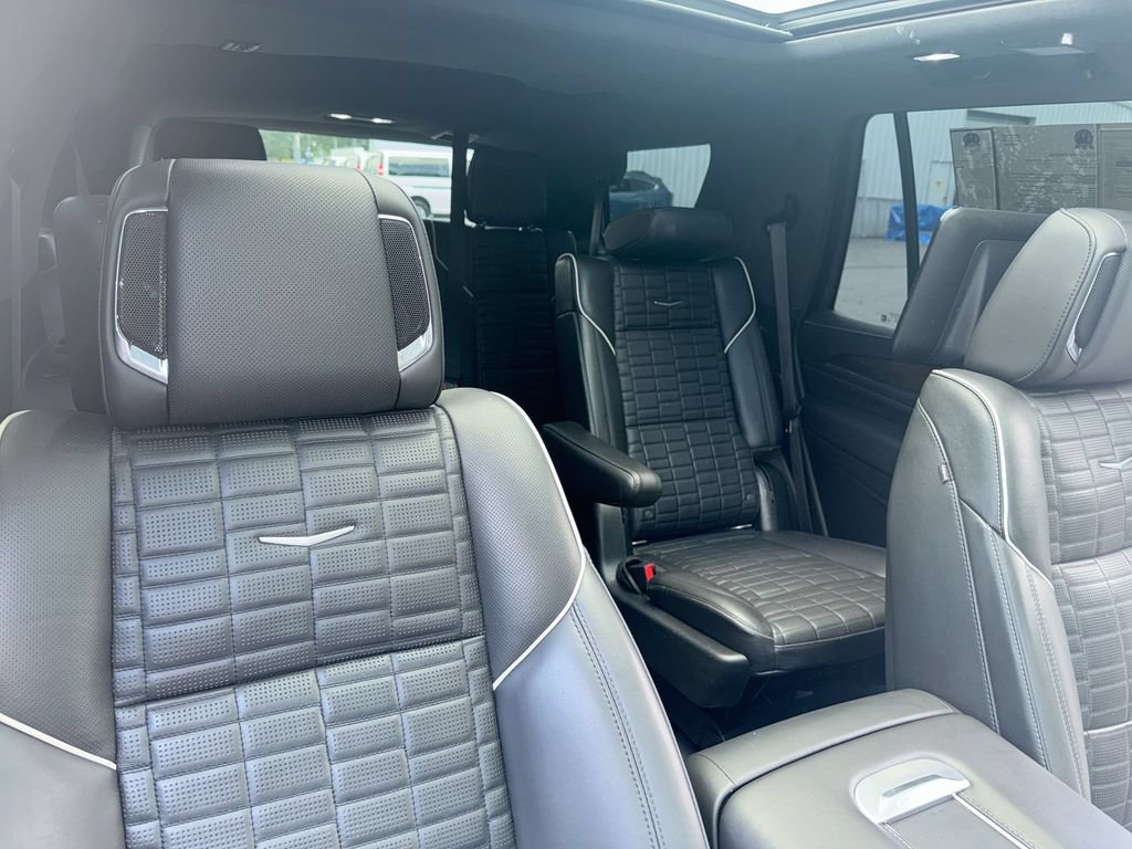 Used 2022 Cadillac Escalade Premium Luxury Platinum w/ Heavy-Duty Trailer Package AWD/4WD image 34