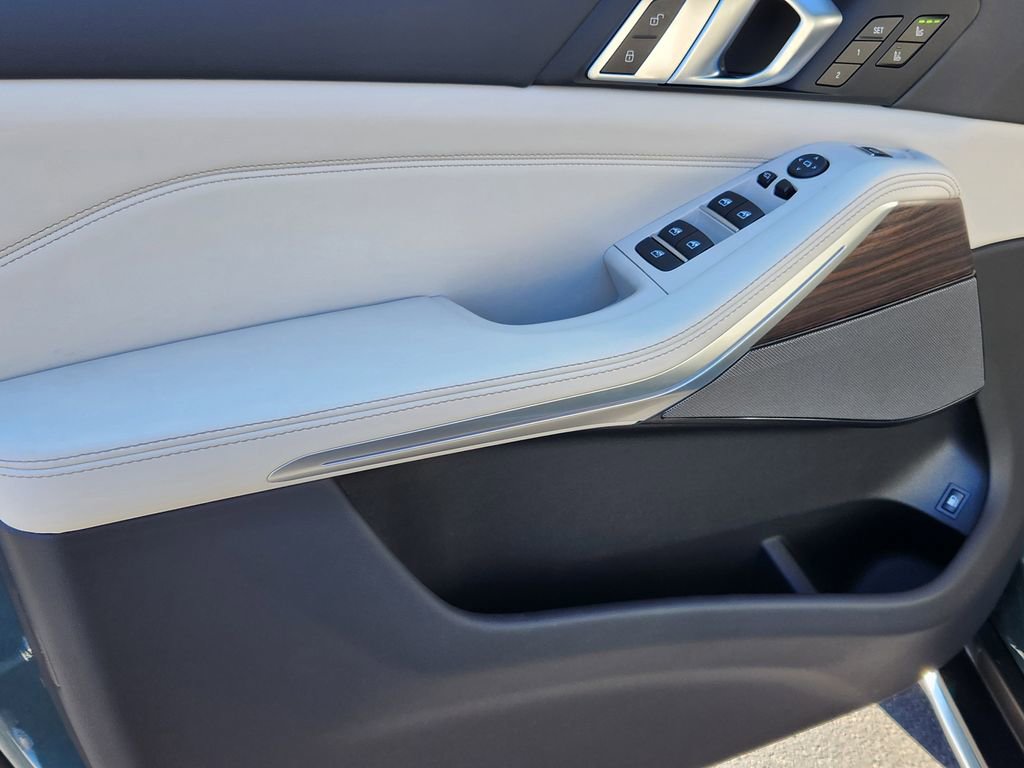 New 2026 BMW X5 xDrive50e image 8