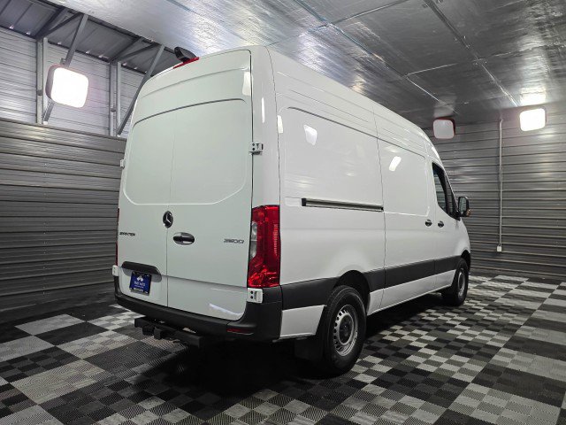 Used 2024 Mercedes-Benz Sprinter 2500 image 5