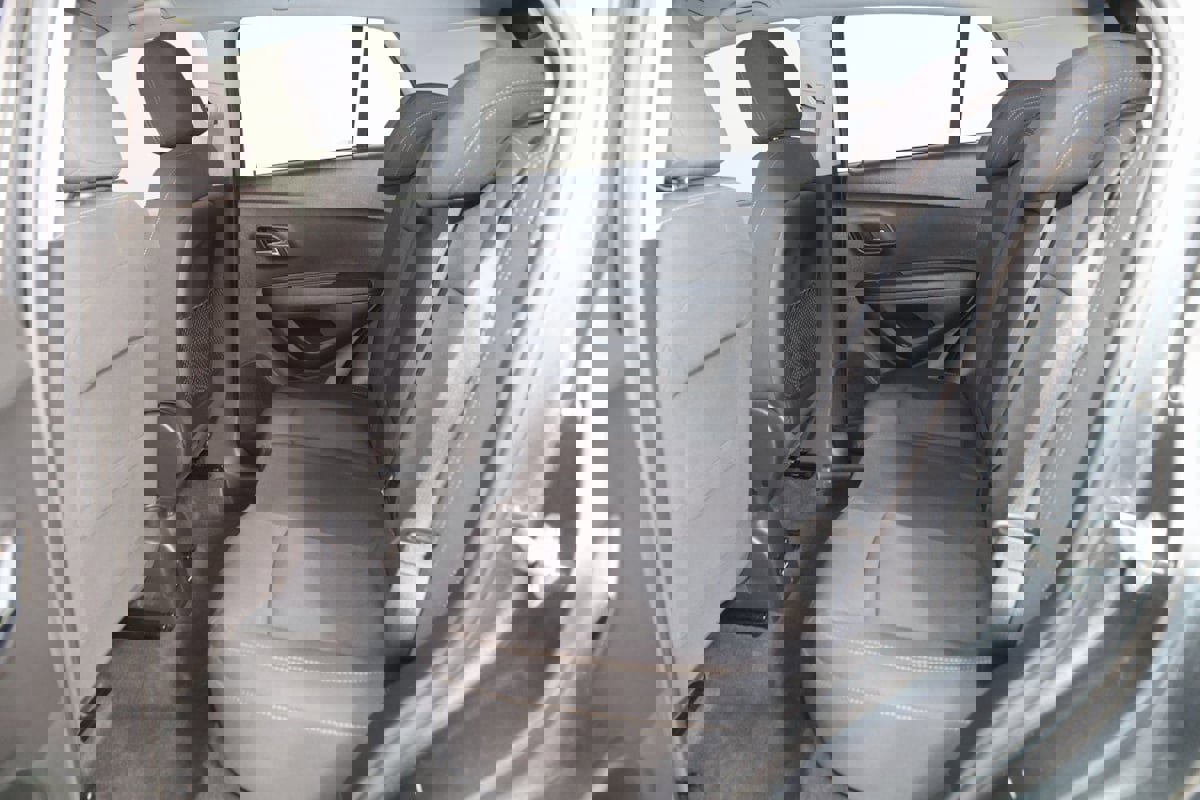 Used 2020 Chevrolet Trax LT image 40