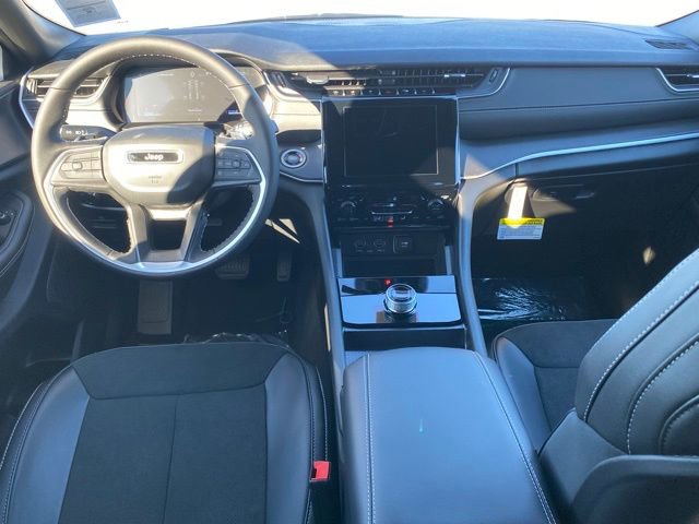 New 2025 Jeep Grand Cherokee Altitude AWD/4WD image 33