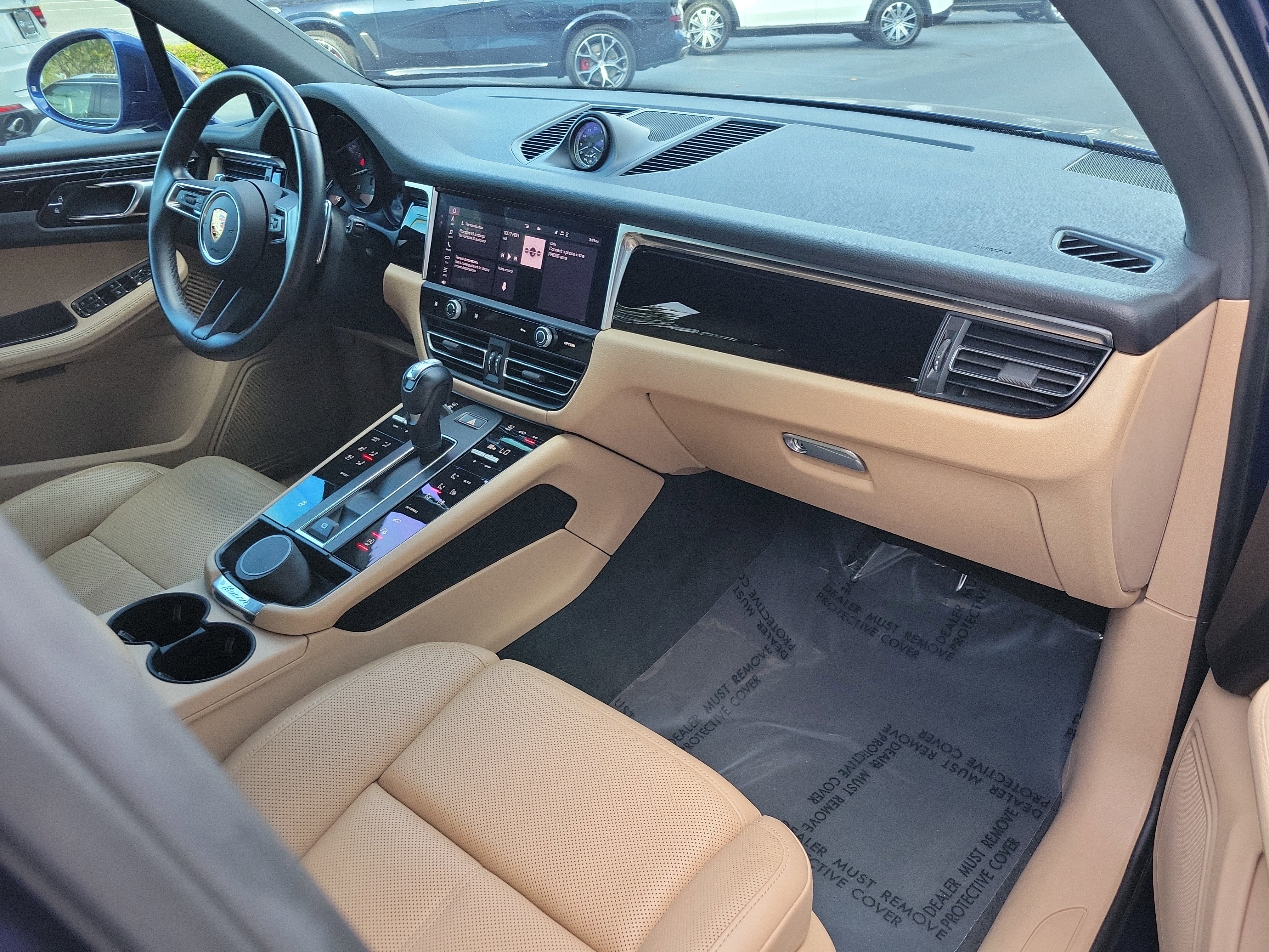 Used 2024 Porsche Macan image 11