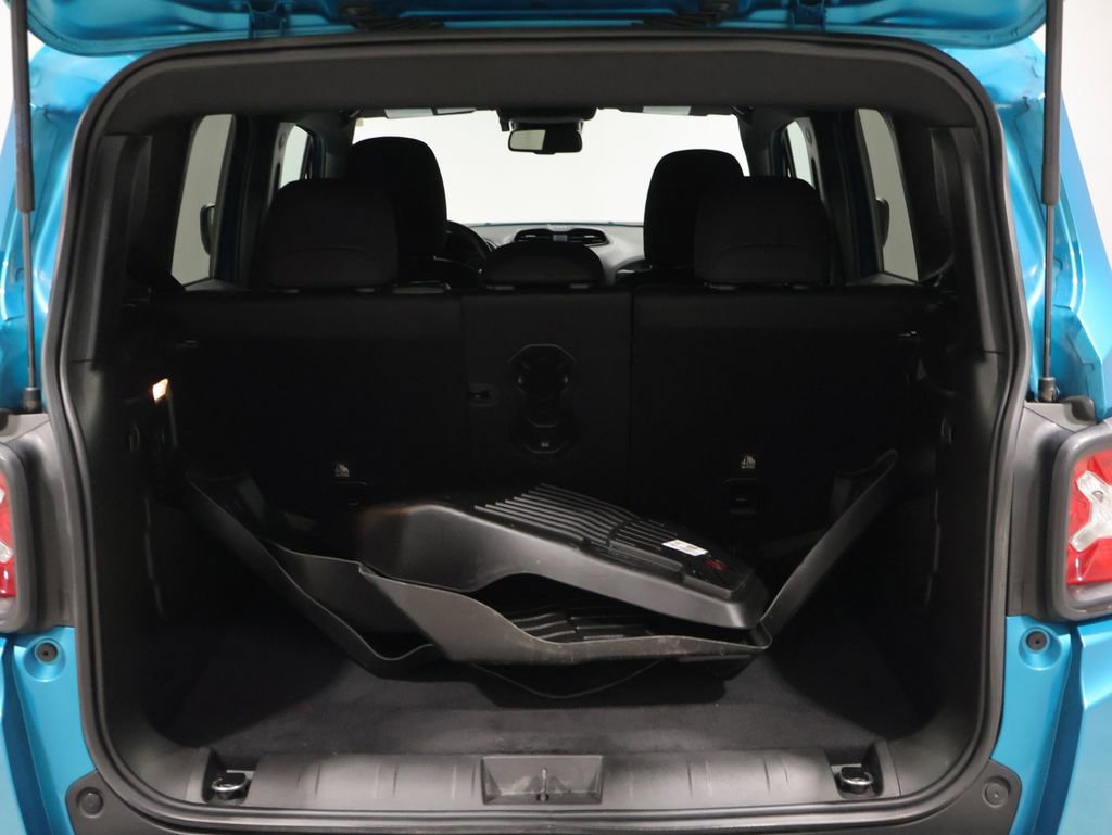 Used 2021 Jeep Renegade Latitude image 4