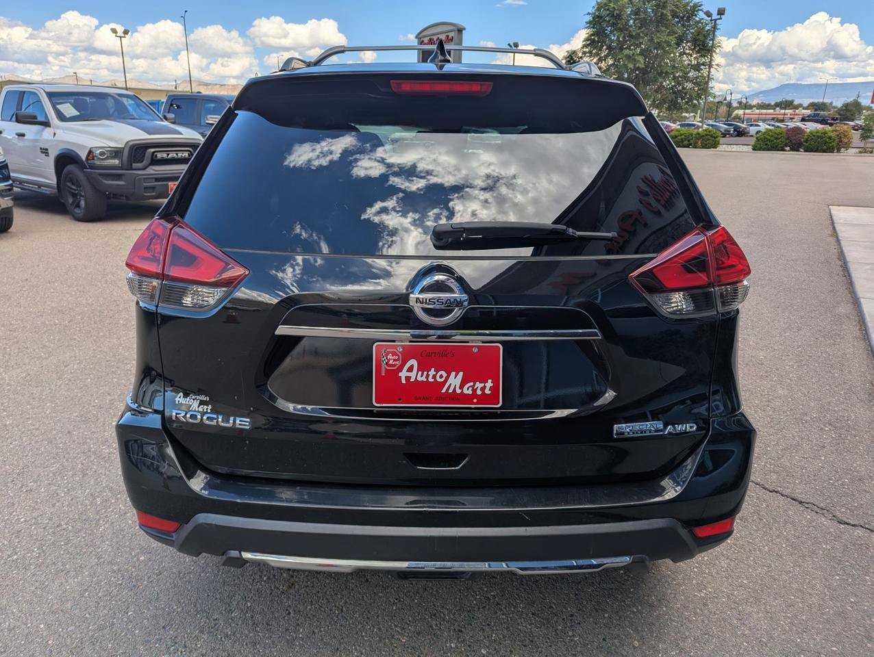 Used 2019 Nissan Rogue S w/ Special Edition Package AWD/4WD image 4