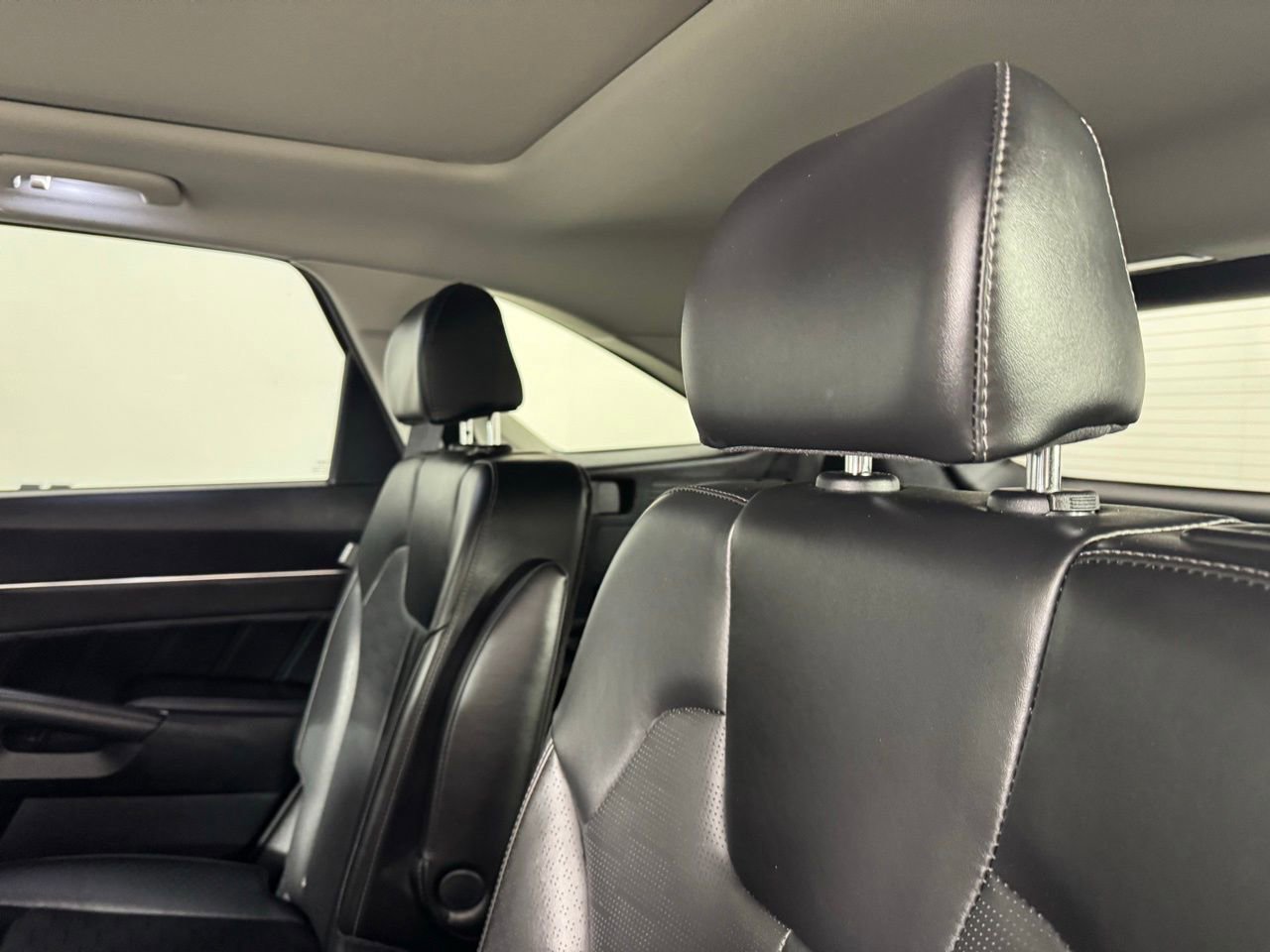 Used 2025 Kia Sorento SX image 27