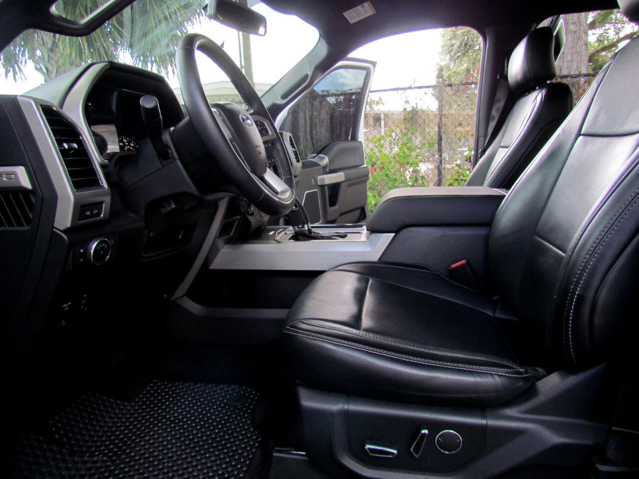 Used 2017 Ford F150 Lariat image 18