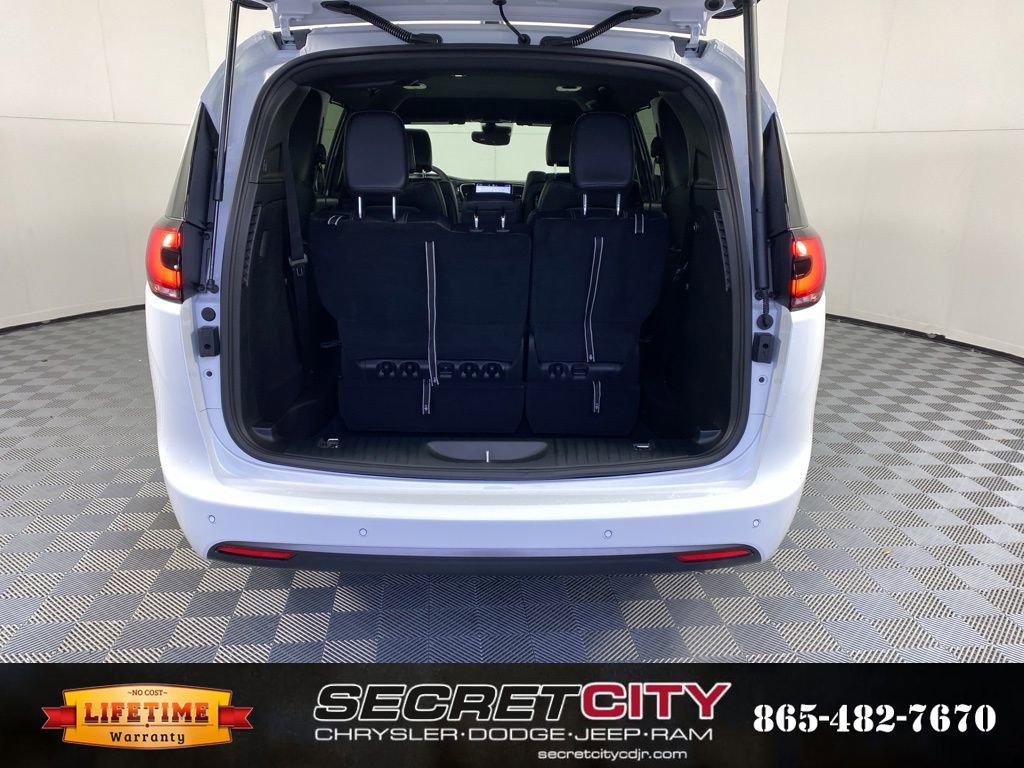 New 2026 Chrysler Pacifica Select image 34