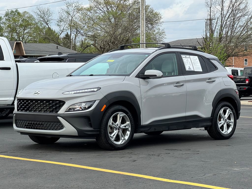Used 2023 Hyundai Kona SEL AWD/4WD image 3