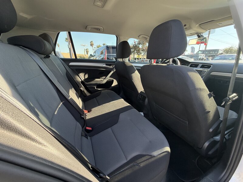 Used 2016 Volkswagen e-Golf SE FWD image 15