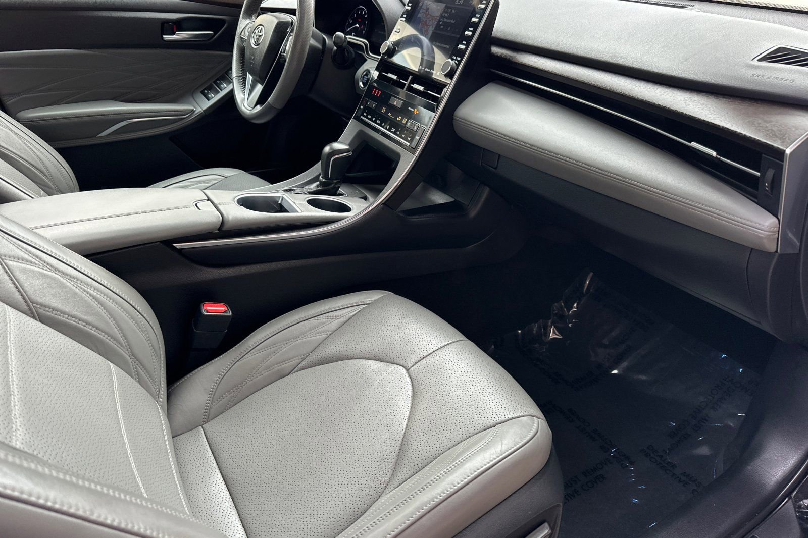 Used 2019 Toyota Avalon Limited image 19