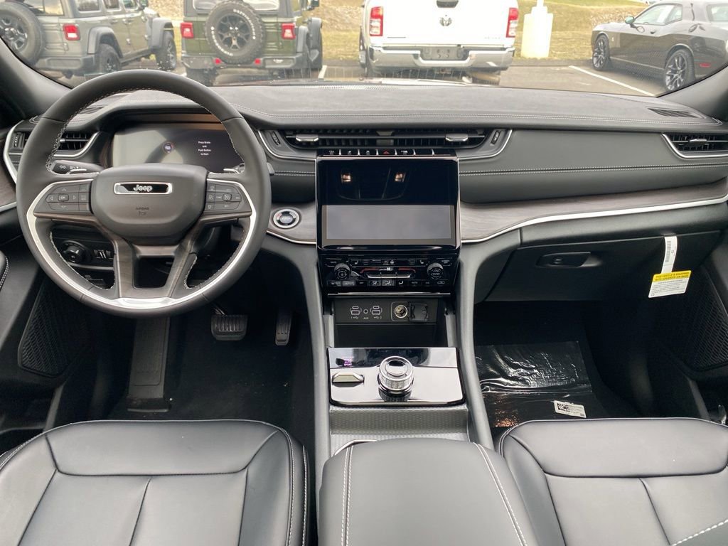 New 2025 Jeep Grand Cherokee L Limited w/ Black Appearance Package image 25