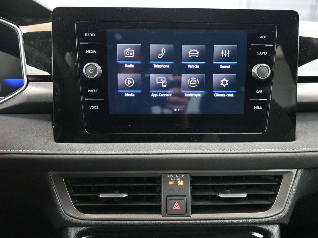 New 2025 Volkswagen Taos SE image 31