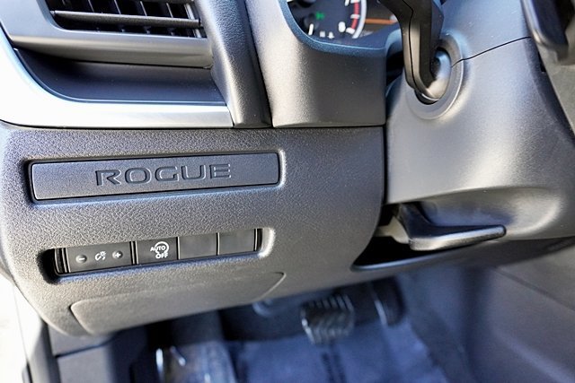 Used 2025 Nissan Rogue S AWD/4WD image 34
