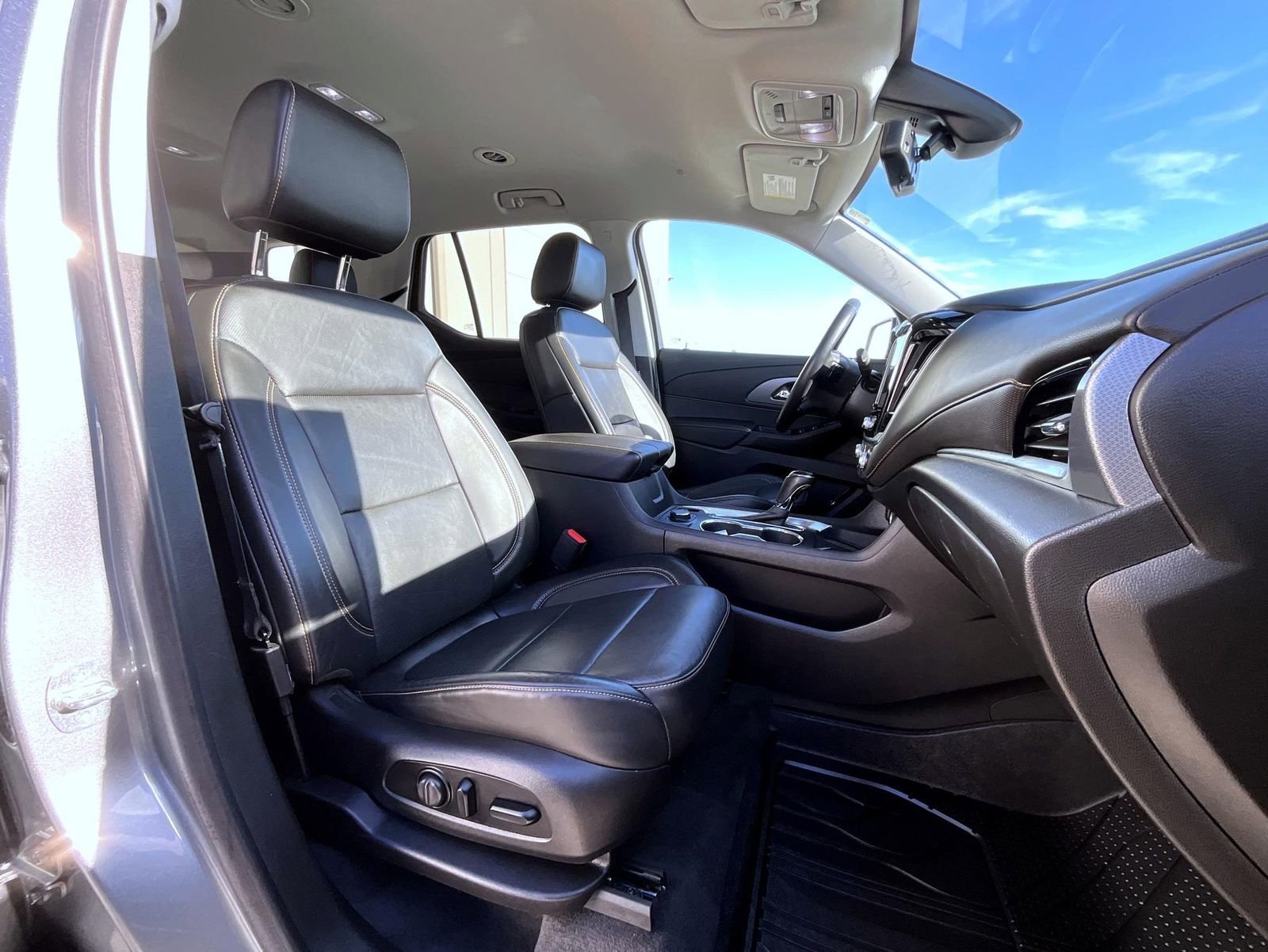 Used 2020 Chevrolet Traverse Premier image 16