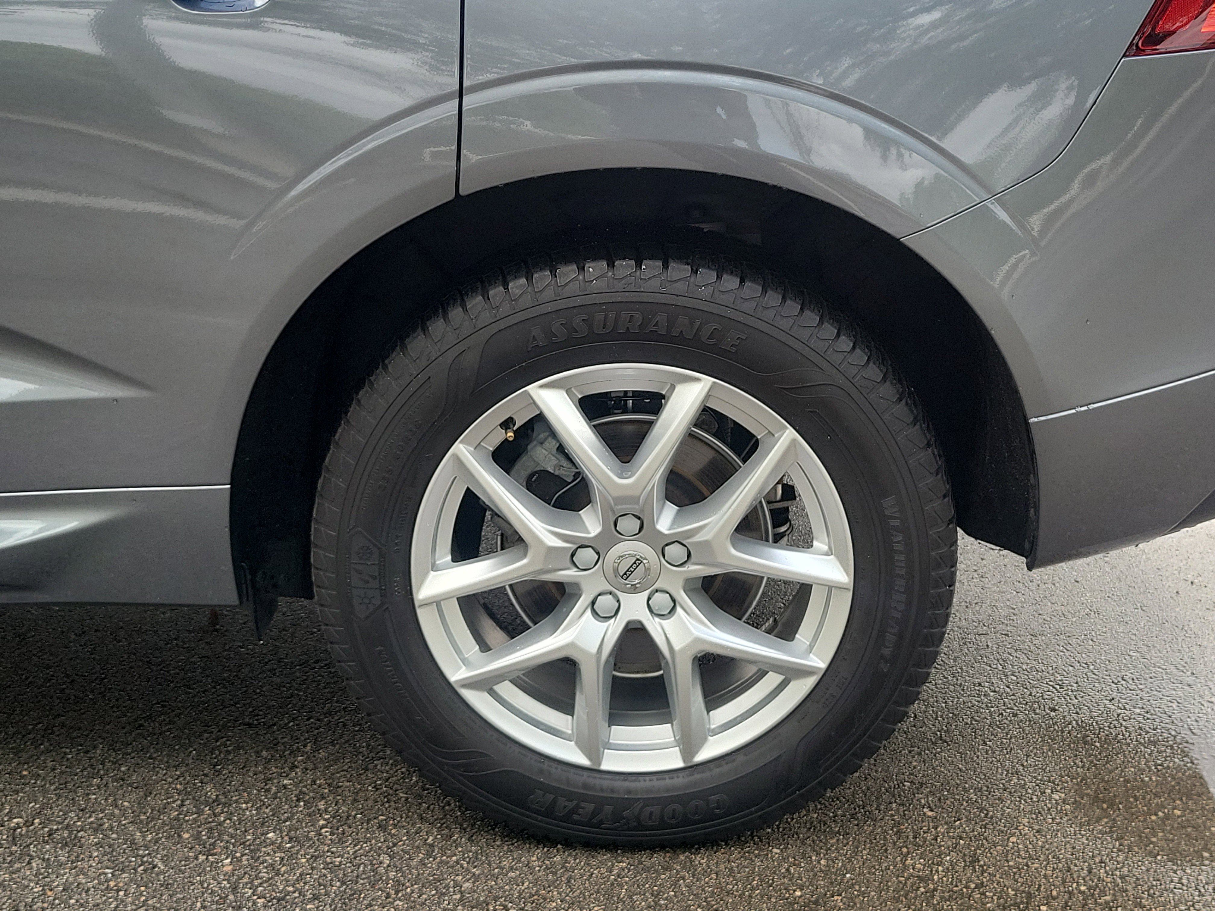 Used 2021 Volvo XC60 T5 Momentum image 9