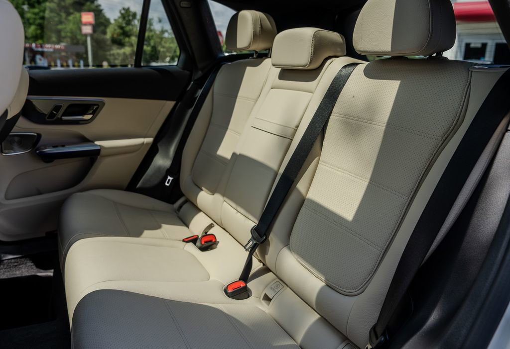Used 2026 Mercedes-Benz GLC 300 image 19
