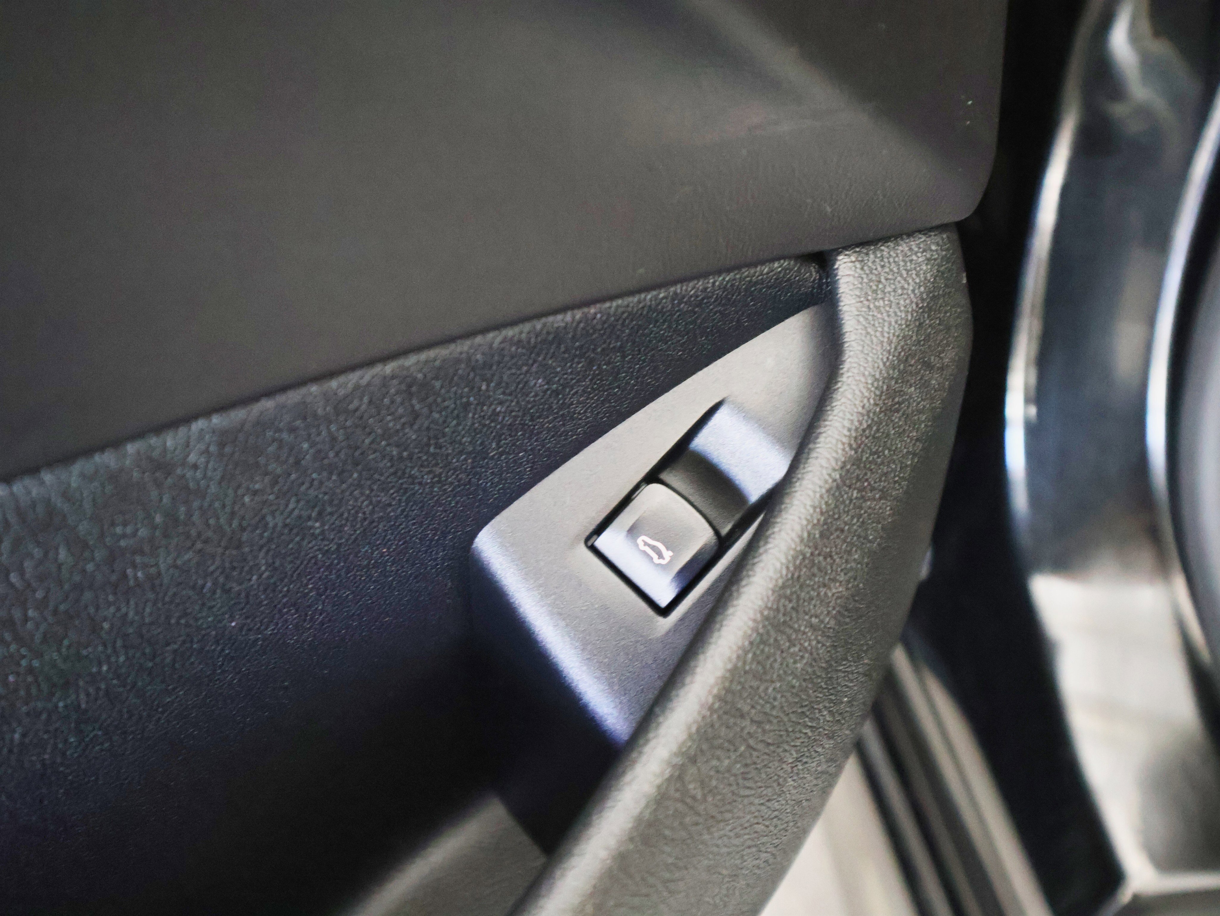 Used 2021 BMW M850i xDrive Convertible image 28