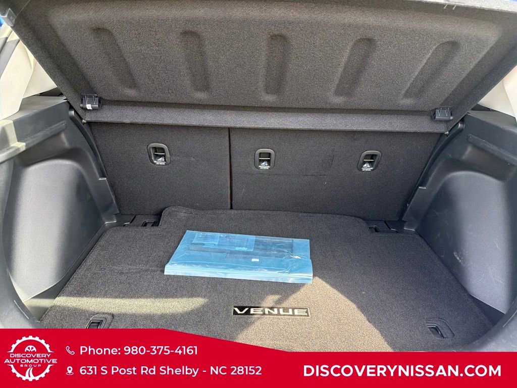 Used 2023 Hyundai Venue Limited image 34