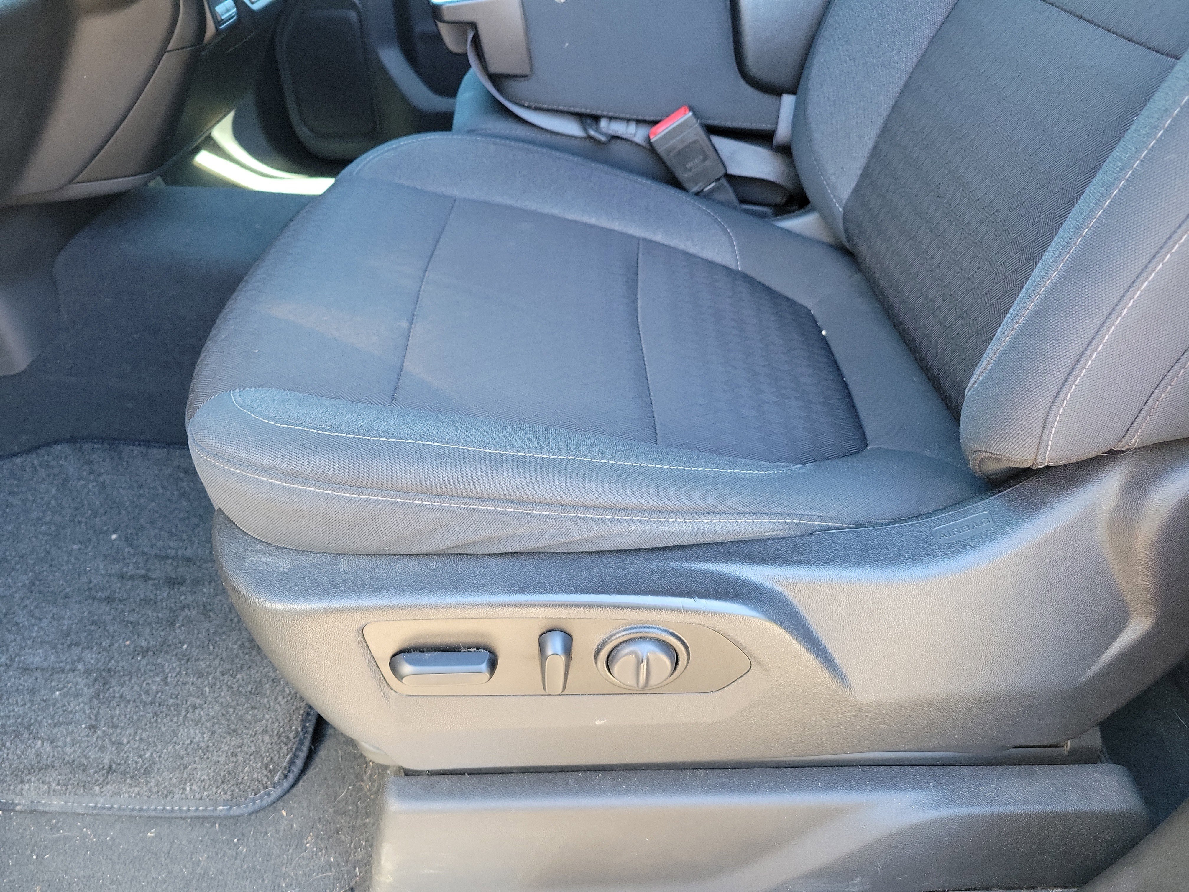 Used 2021 Chevrolet Silverado 1500 LT w/ Convenience Package II image 5