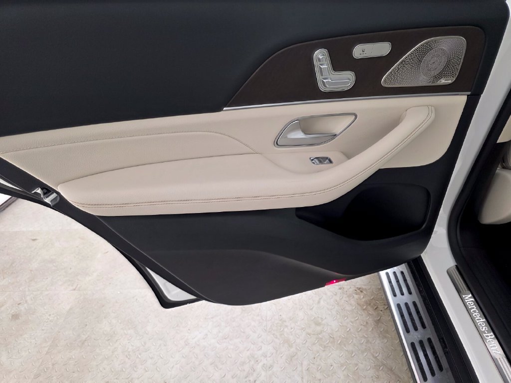 New 2027 Mercedes-Benz GLS 450 4MATIC image 12