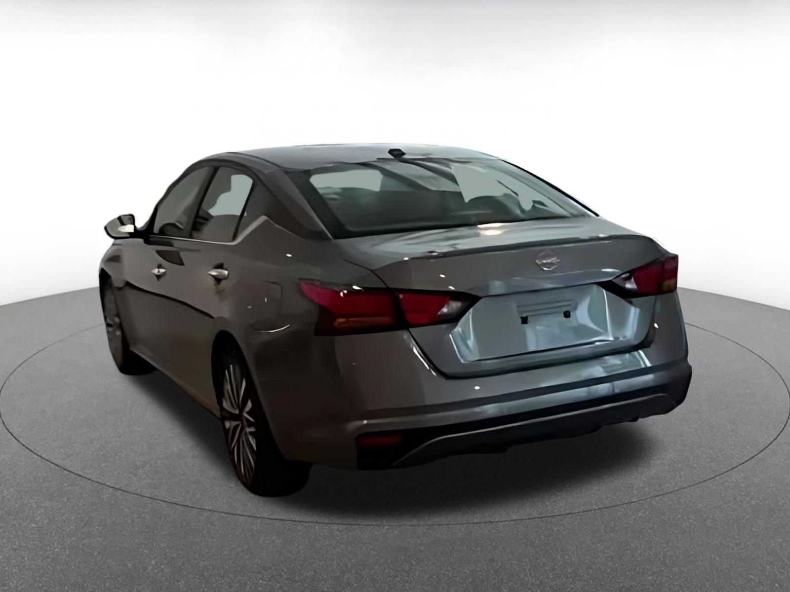 Used 2025 Nissan Altima 2.5 SV FWD image 16