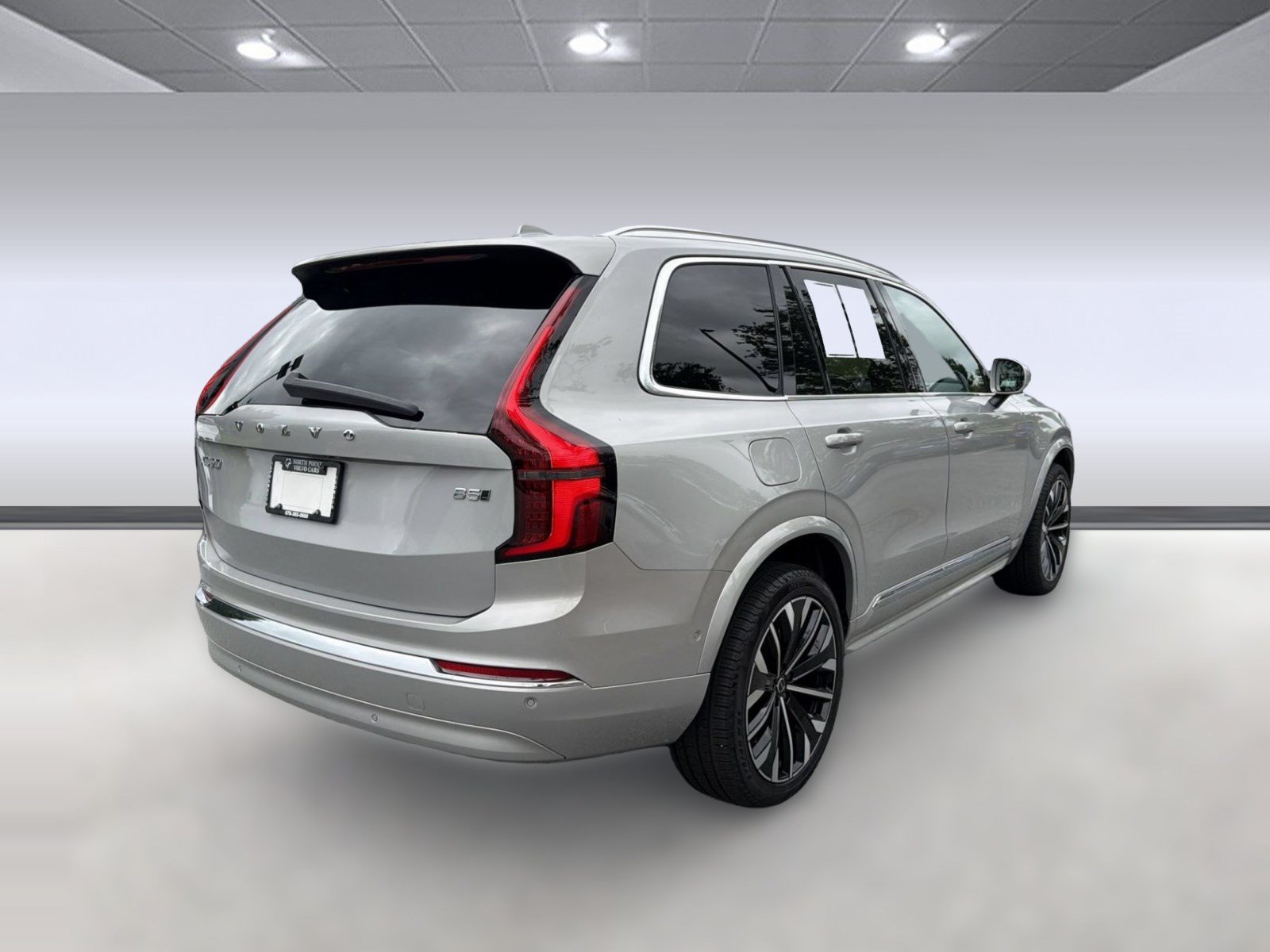 Certified 2025 Volvo XC90 B5 Plus AWD/4WD image 9
