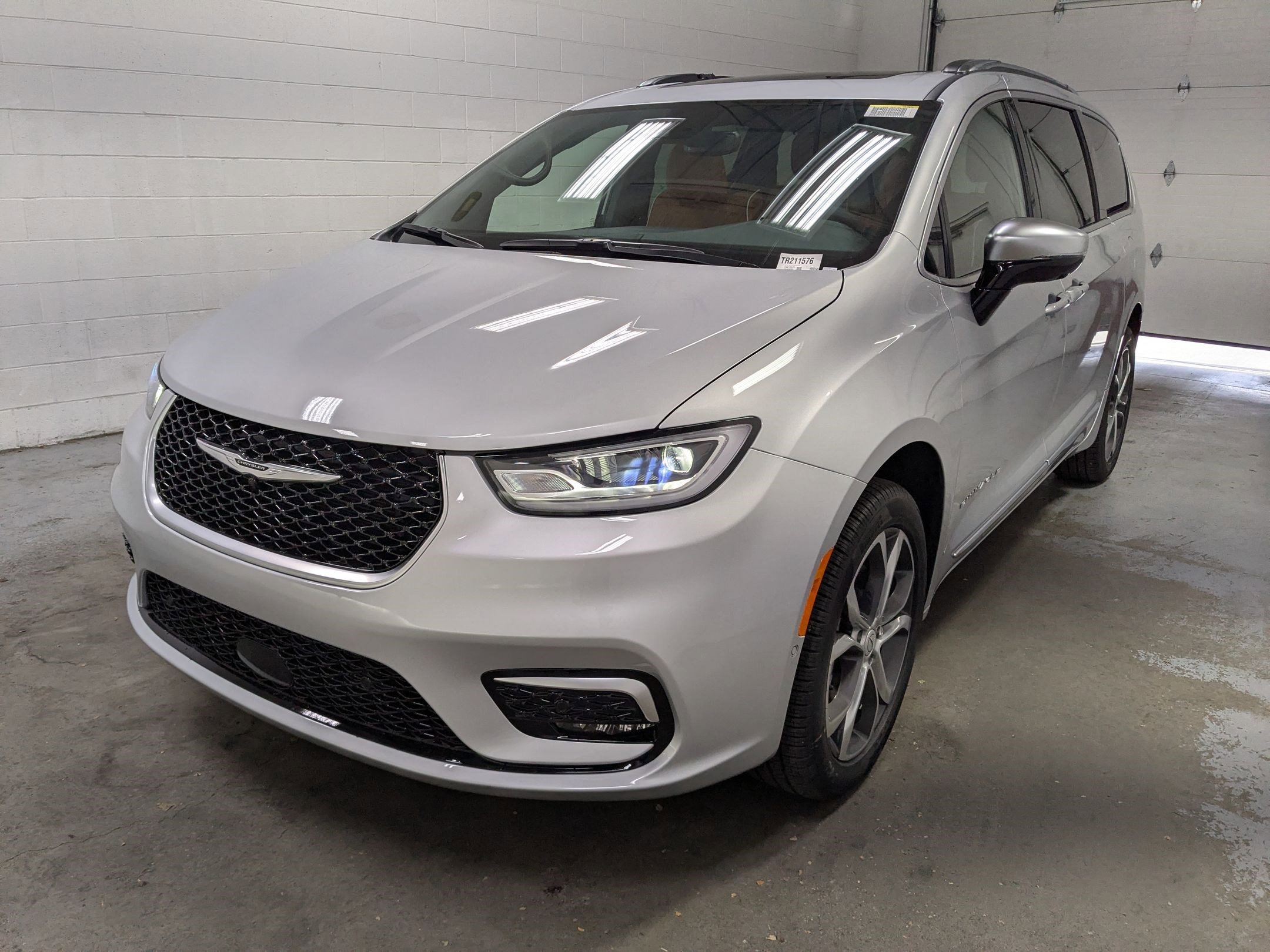 New 2026 Chrysler Pacifica Pinnacle image 9