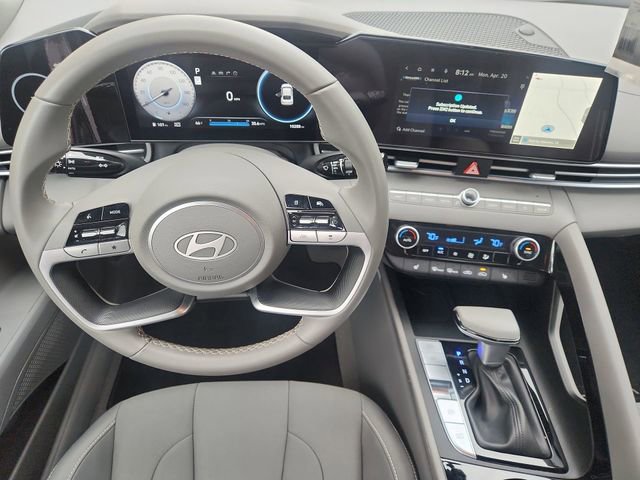 Used 2025 Hyundai Elantra SEL FWD image 11