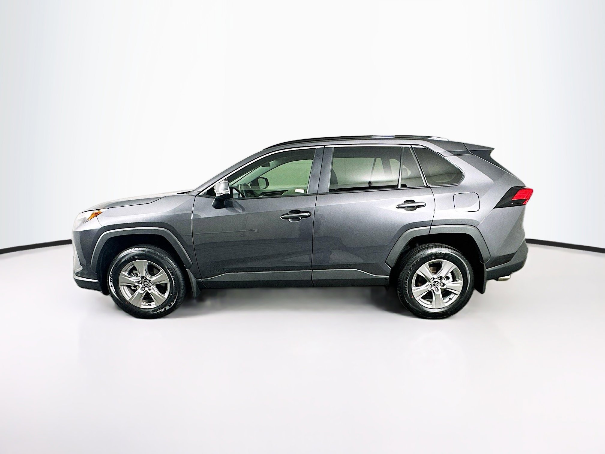 Used 2025 Toyota RAV4 XLE w/ Convenience Package FWD image 4