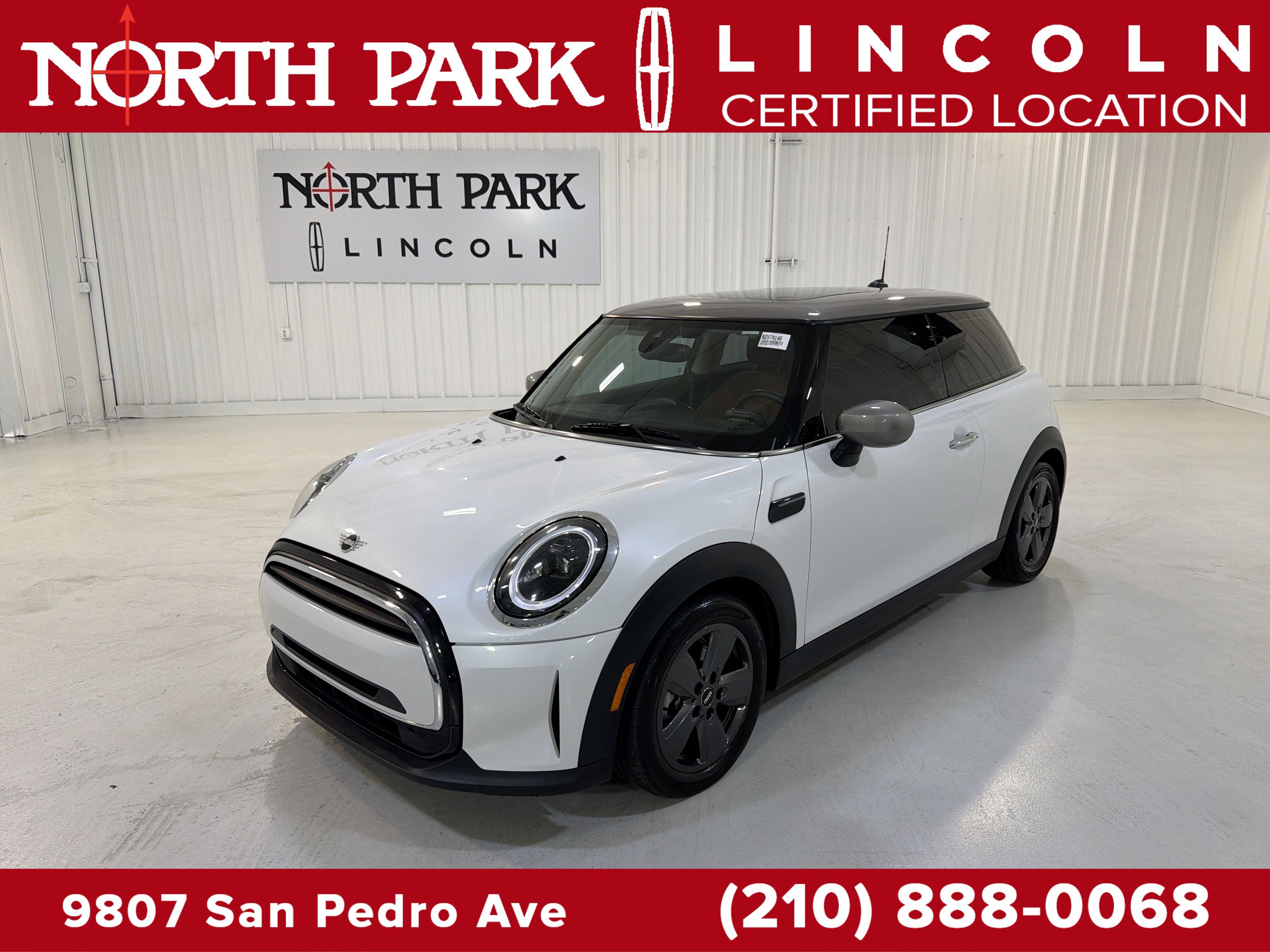 Used 2024 MINI Cooper 2-Door Hardtop w/ Signature Upholstery Package FWD image 1