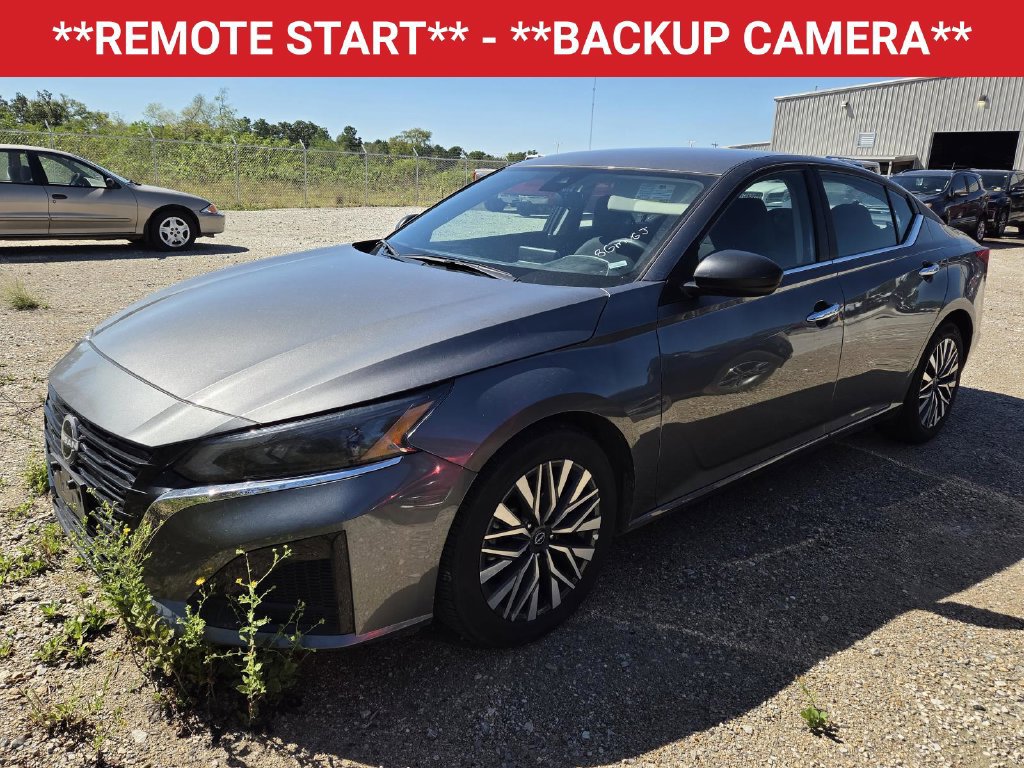 Used 2025 Nissan Altima 2.5 SV FWD image 2