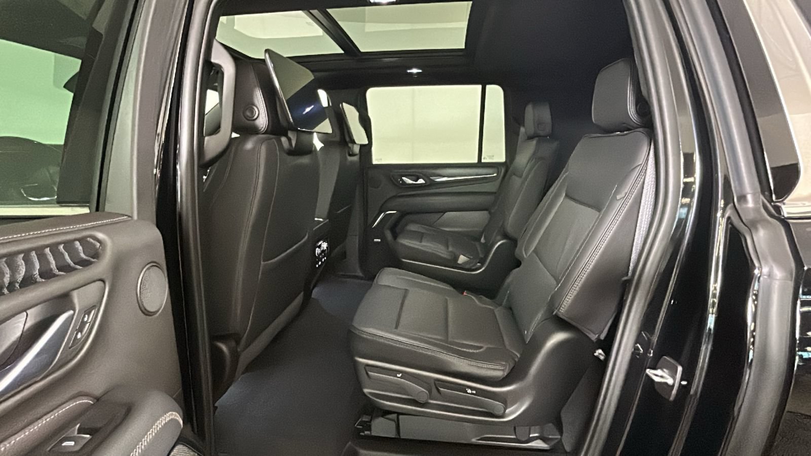 Used 2024 GMC Yukon XL Denali w/ Advanced Technology Package AWD/4WD image 31