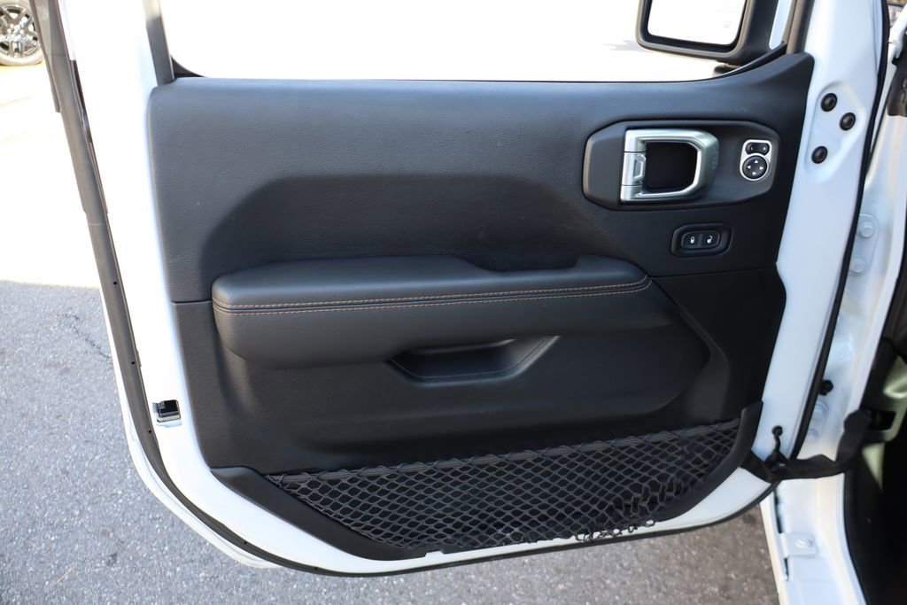 Used 2020 Jeep Wrangler Unlimited Sahara image 11