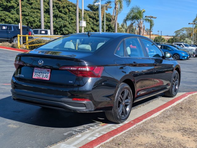 Certified 2023 Volkswagen Jetta SE w/ Panoramic Sunroof Package FWD image 5