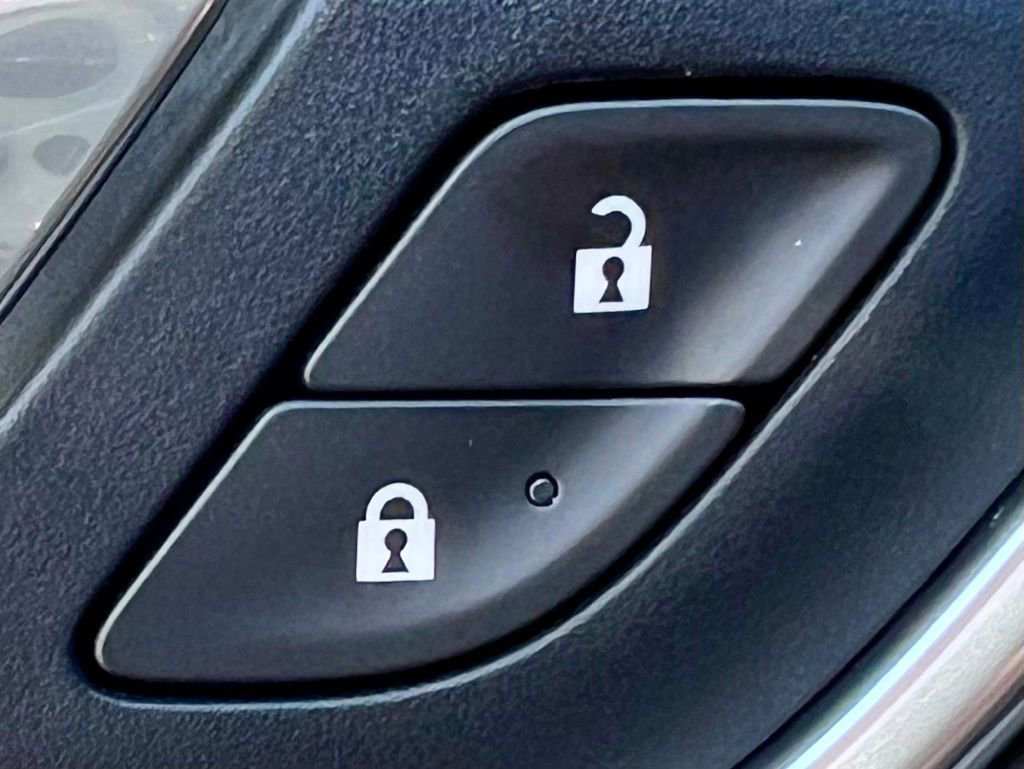 Used 2021 GMC Yukon XL AT4 w/ AT4 Premium Plus Package image 32