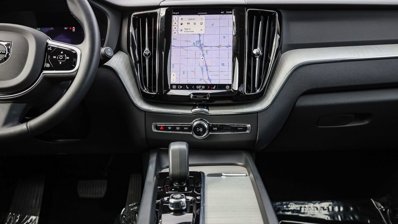 Used 2025 Volvo XC60 B5 Plus image 13